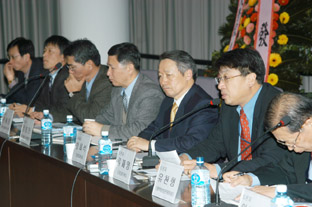 ▲ '평택·당진항의 과제와 발전전략에 관한 토론회’에서 유재영 건설교통부 장관 자문관이 자신의 견해를 밝히고 있다.