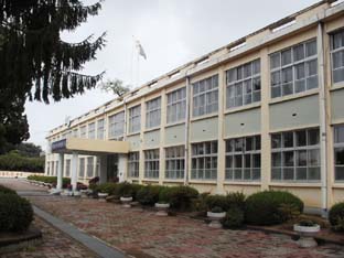 ▲ 면천초등학교 본관 건물. 문화재인 면천읍성내에 있어 신축 여부가 불투명하다.