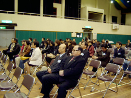 ▲ 국제로타리 3620지구 연합주회에 참석한 회원들이 회장의 인사말을 듣고 있다.