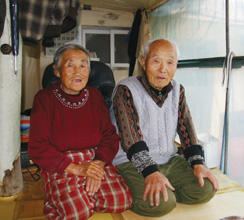 ▲ 수년째 병든 이웃 돌보는 노부부
