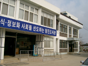 ▲ 교육문화스포츠센터의 건립으로 머지 않아 철거될 당진도서관 전경.