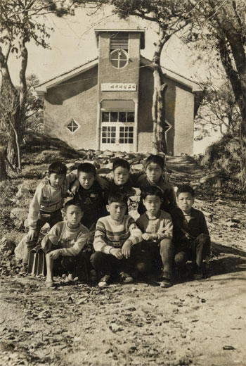 "안식교회 앞, 그 친구들이 보고싶다"