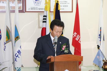 ▲ 유종용 지회장이 개소식을 기념해 인사말을 하고 있다.
