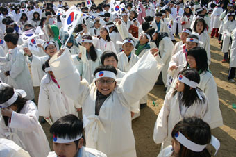 ▲ 면천초등학교 학생들이 당시의 거사를 재현하고 있다.