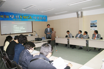 ▲ 당진YMCA 시민논단에서 김민 교수가 주제발표를 하고 있다.