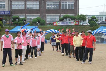 ▲ 지난 7일 전대초 동문체육대회가 열려 친목도모의 시간을 가졌다.