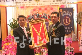 ▲ 합덕라이온스클럽이 지난24일 제 37대, 38대 회장단 이취임식을 가졌다.