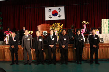 ▲ 호서고등학교 총동문회의 새로운 임원진들의 소개 및 인사하고 있는 모습.