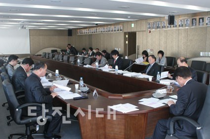 교육 경비 지원액 2009년 대비 반토막
