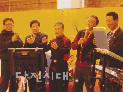 “명절 땐 열흘 밤낮 머리 깍아”