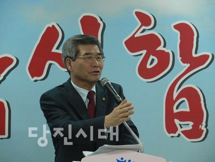 ▲ 자유선진당 김낙성 예비후보가 선거사무소 개소식을 갖고 지지자들에게 인사말을 전하고 있다.
