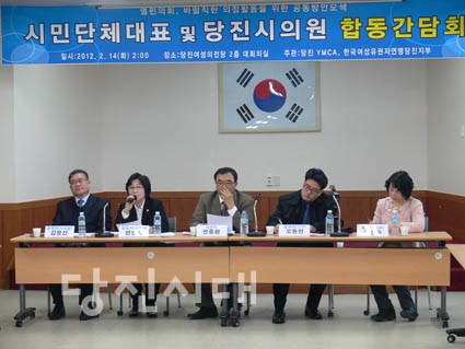 ▲ 발제자로 참석한 편명희 시의원이 행정사무감사의 의의와 역할에 대해 발제하고 있다.