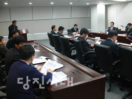 ▲ 2012년도 전국 체육행사와 기지시줄다리기 민속축제를 대비한 유관단체 간담회가 진행되고 있다.