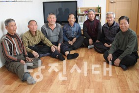 (왼쪽부터) 김재덕(80), 임병태(78), 이수익(71), 김창덕(79), 조규성(74), 강석희(78), 김창원(80)