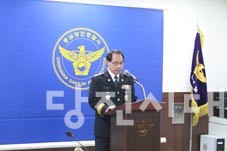 ▲ 당진경찰서 이명교 서장이 합덕 일가족 화재 사망사건과 관련해 브리핑하고 있다.