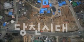 ▲ 남문을 복원하기 위한 발굴조사가 진행되고 있는 현장.