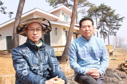 ▲ 전극선(좌측) 이사, 조상묵(우측) 대표.