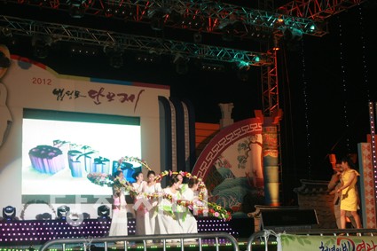 지난달 22일 전남 영광의 ‘법성포 단오제 다문화가족 모국무용경연대회’에서 당진에 살고 있는 필리핀 여성 6명이 ‘갈링’팀을 만들어 필리핀전통춤을 공연했다.