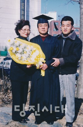 “기억은 흐릿하지만 추억은 생생해”