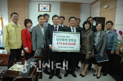 ▲ 당진화력이 당진교육지원청에 장학금을 기탁했다.