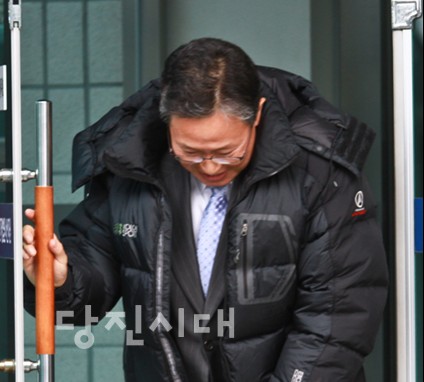 ▲ 김동완 의원이 지난 17일 공판이 끝난 후 대전지방법원 서산지원을 나서고 있다.