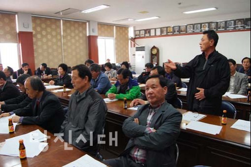 ▲ 남기호 합덕읍 이장단협의회장(오른쪽)이 발언을 하고 있다.
