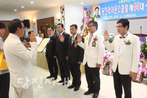 ▲ 라영균 회원이 신입회원 선서를 하고 있다.
