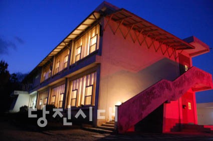 강화도에 위치한 오마이스쿨. 폐교된 초등학교를 이용해 <오마이뉴스>가 교육시설 및 숙소로 활용하고 있다.