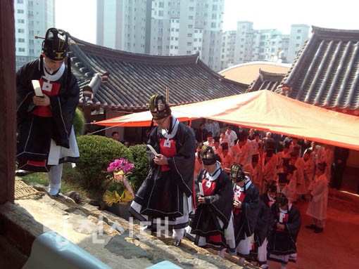 당진향교에서 지난 22일 춘기석전대제를 지냈다.