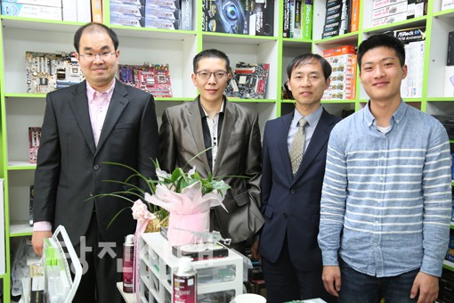 왼쪽부터 (주)컴이랑 이하영 감사, 김현환 회장, 오종덕 이사, 송준규 기술이사