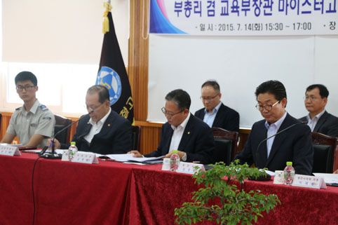 ▲ 지난 14일 황우여 부총리가 합덕제철고를 방문했다.