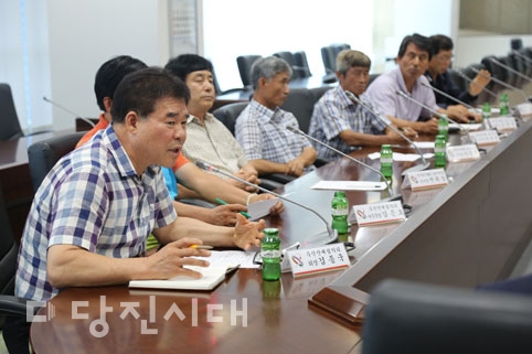 ▲ 지난달 29일 김홍장 당진시장과 당진시축산단체협의회가 간담회를 진행했다.