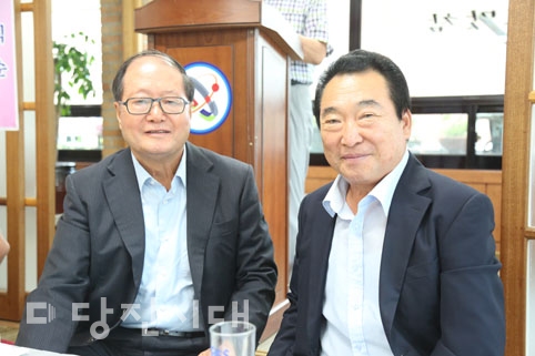 ▲ 왼쪽 신영무 상임대표, 오른쪽 강우영 당진시지회장