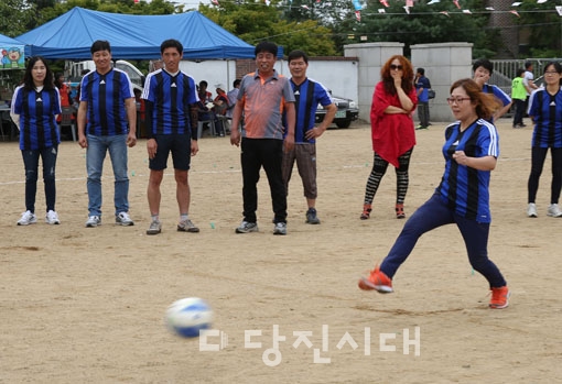 제7회 고대초 총동문회 한마음 체육대회가 지난 12일 고대초등학교 운동장에서 열렸다.