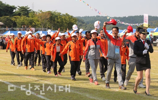 ▲ 제16회 송악읍민 화합 체육대회가 기지시줄다리기 박물관 시연장에서 열렸다.