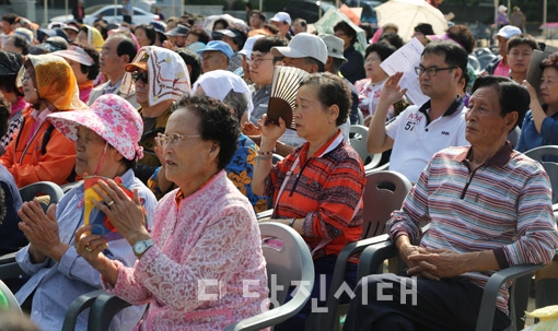 ▲ 제2회 당진1동 한마음 체육대회가 지난 19일 당진초등학교 운동장에서 개최됐다.