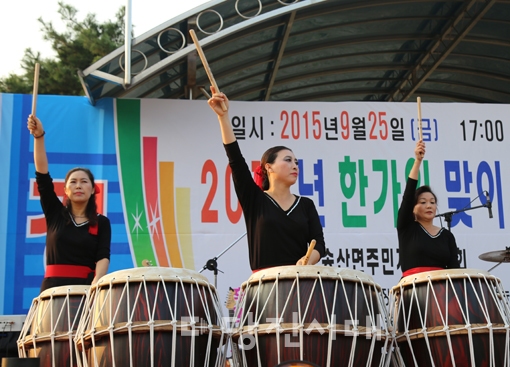 ▲ 2015 송산면민 한마음축제가 지난 25일 송산초등학교 운동장에서 열렸다.