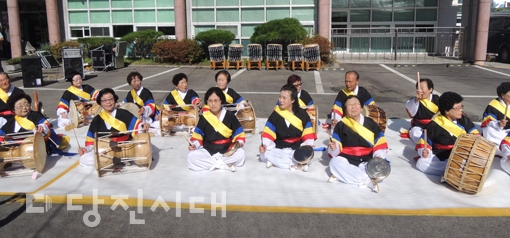 ▲ 당진시남부노인복지관에서 사물놀이 한마당이 지난 2일 열렸다.