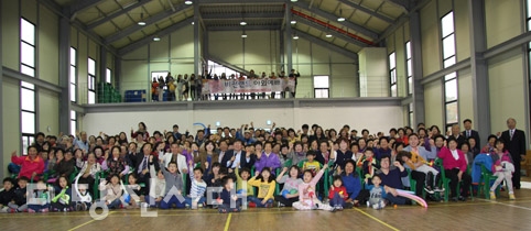 ▲ 기지시감리교회 비전랜드에서 야외예배가 지난 11일 열렸다.