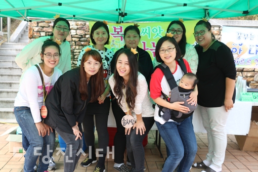 ▲ 드림어린이집과 숲에 on 드림어린이집이 아나바다 장터를 원당 주공그린빌 아파트에서 진행했다.