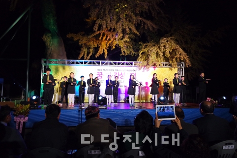 천년 은행 나무 앞 마지막 축제