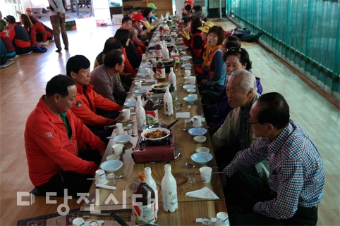 ▲ 재인당진시민회가 경기도 포천 백운계곡에서 추계 단합야유회를 가졌다.