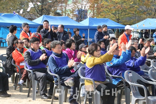 ▲ 삼봉초등학교 총동문회 체육대회가 지난달 31일 개최됐다.