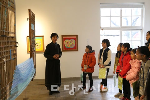 ▲ 지난 14일 아미미술관에서 2015 꿈다락 토요문화학교 예술감상교육이 진행됐다.
