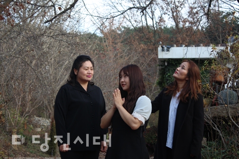 ▲ <신의 아그네스>를 공연하는 주인공들의 모습