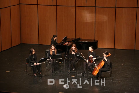 ▲ 지난 9일 열린 한국음악협회 당진시지부 정기연주회에서 가디스앙상블이 공연하고 있다.