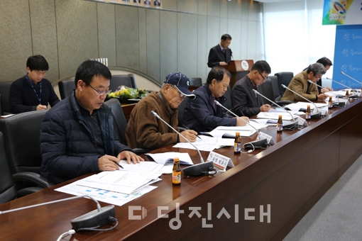 ▲ 전국이통장연합회 당진시지회가 지난 22일 당진시청 소회의실에서 2015년 연말총회를 개최했다.