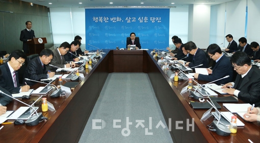 ▲ 지난 5일 당진시청 소회의실에서 새해 첫 간부회의가 열렸다.