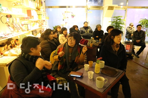 ▲ 아띠 아뜰리에에서 지난 20일 안승환 작가와 함께하는 음악 감상실이 진행됐다.