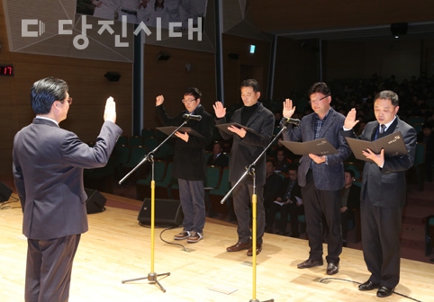 ▲ 건설인 청렴 실천 다짐대회에서 각 분야 대표들이 결의문을 낭독하고 있다.